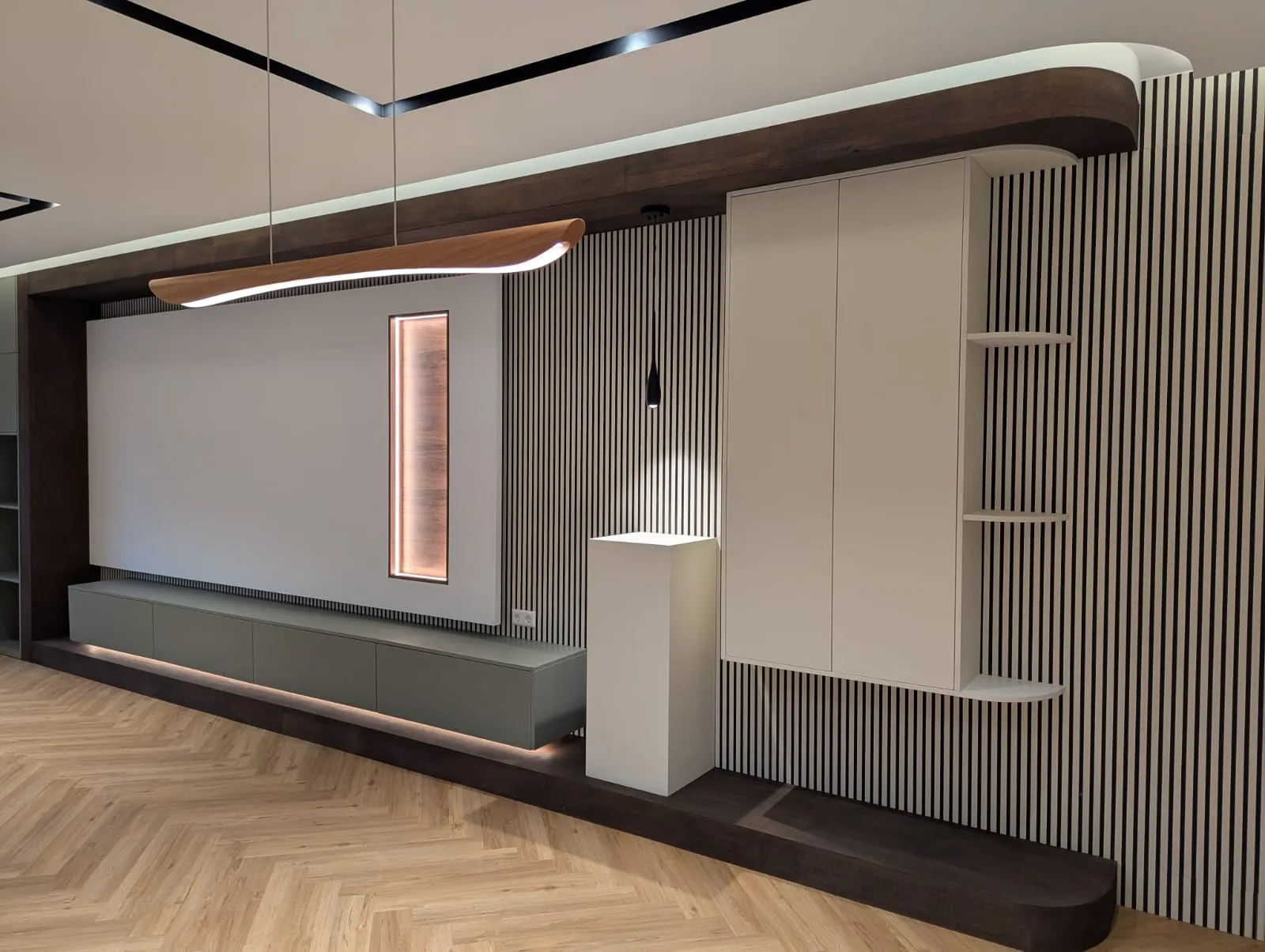 MOBILIER MODERN PE COMANDĂ BELAIR