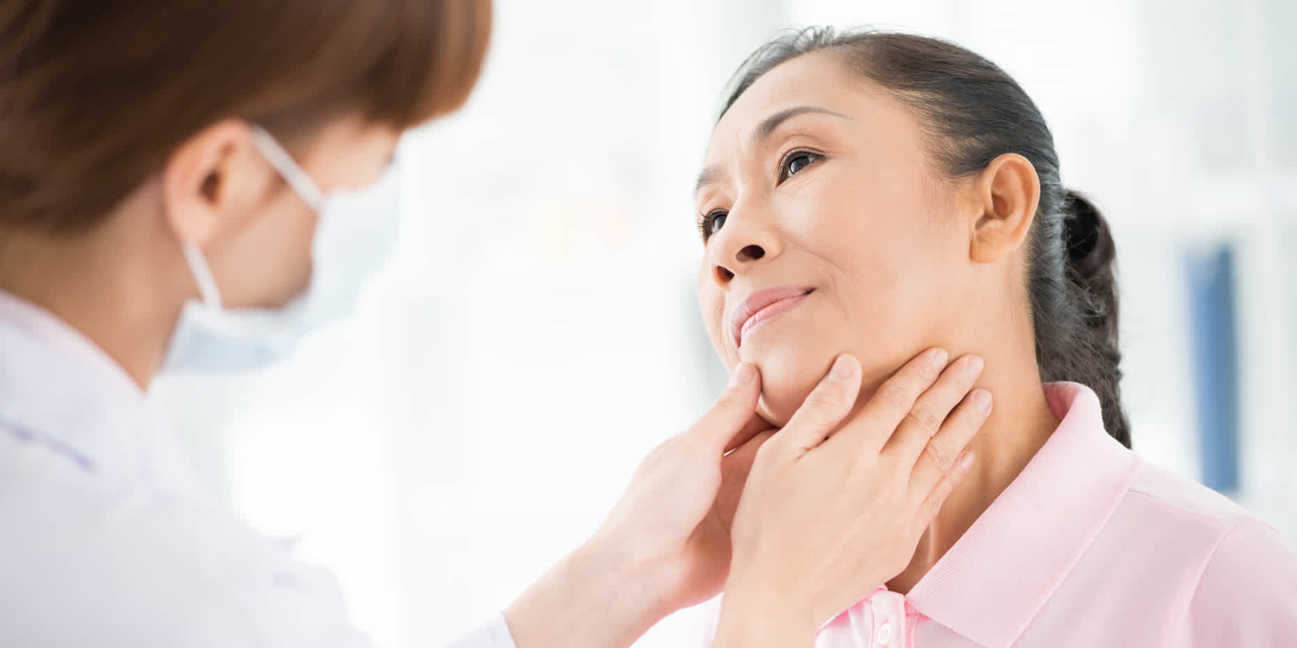 Healthcare provider examining woman and explaining the connection between thyroid health and weight loss