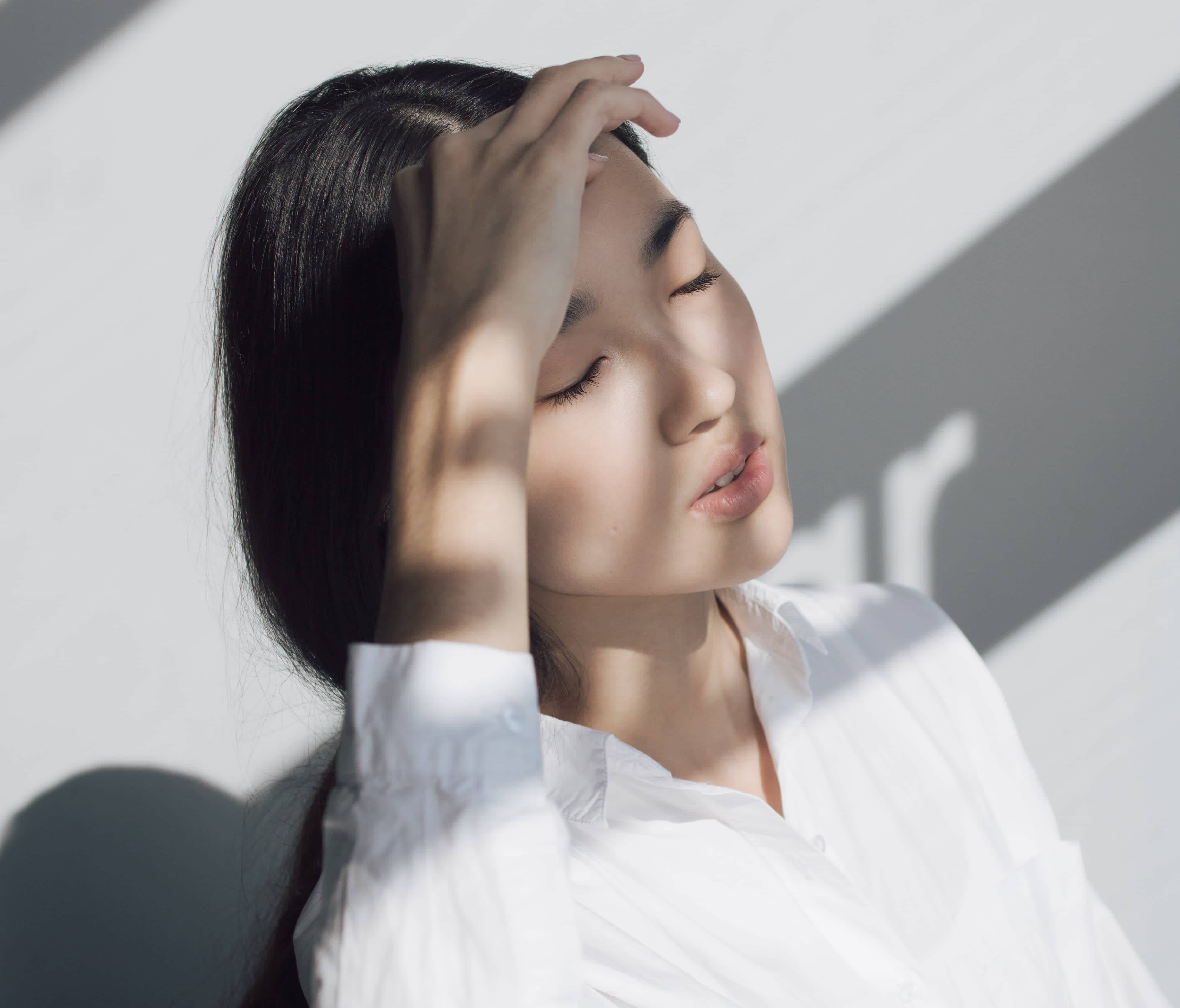 Young woman experiencing a migraine caused by food