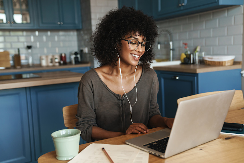 woman at computer with paper and pencil