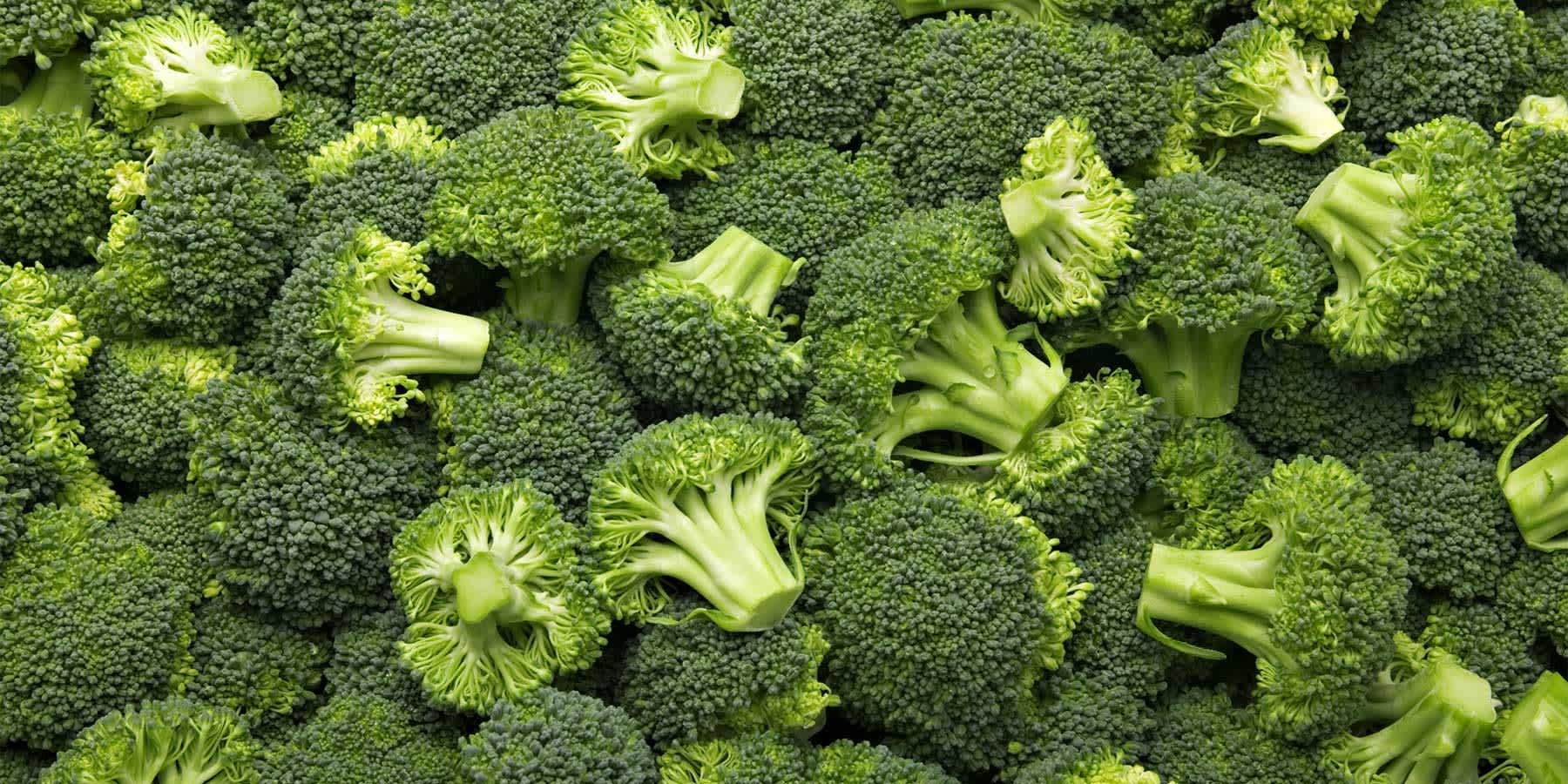 Picture of broccoli that can provide benefits of leafy greens