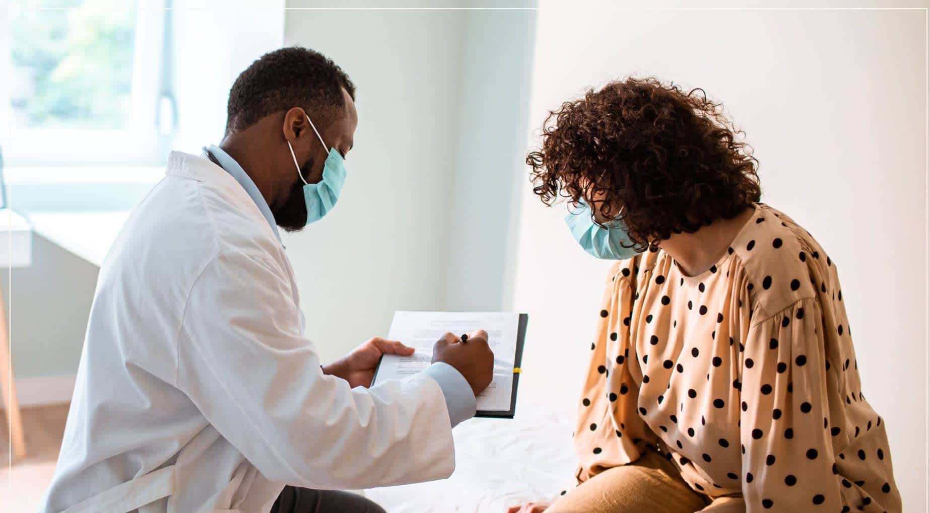 Healthcare provider discussing with patient whether men or women have an easier time losing weight