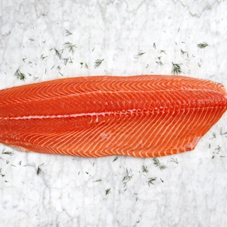 80256-149-filete-de-salmon-chileno-crudo-opt_85cd945e-3e97-4e67-984e-577f141668ed_900x900 1