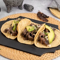 81410-wfmex-lifestyle-bistec-top-sirloin-marinado-picante-res-asado_900x900 3