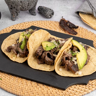 81410-wfmex-lifestyle-bistec-top-sirloin-marinado-picante-res-asado_900x900 3