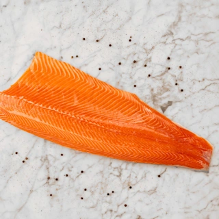 81908-wfmex-raw-filete-de-trucha-salmonada-con-piel-pescados-y-mariscos_900x900 1