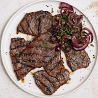 80012_WFMex_Lifestyle_ Bistec de Top Sirloin de Res Inspected_Res DD