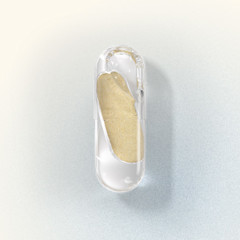 Ritual Synbiotic+ capsule on a gradient background