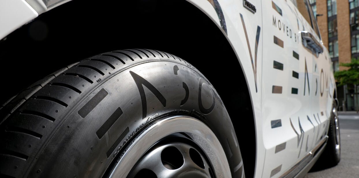 Close-up of LEVC TXE taxi with ENSO TX1 energy-efficient tires