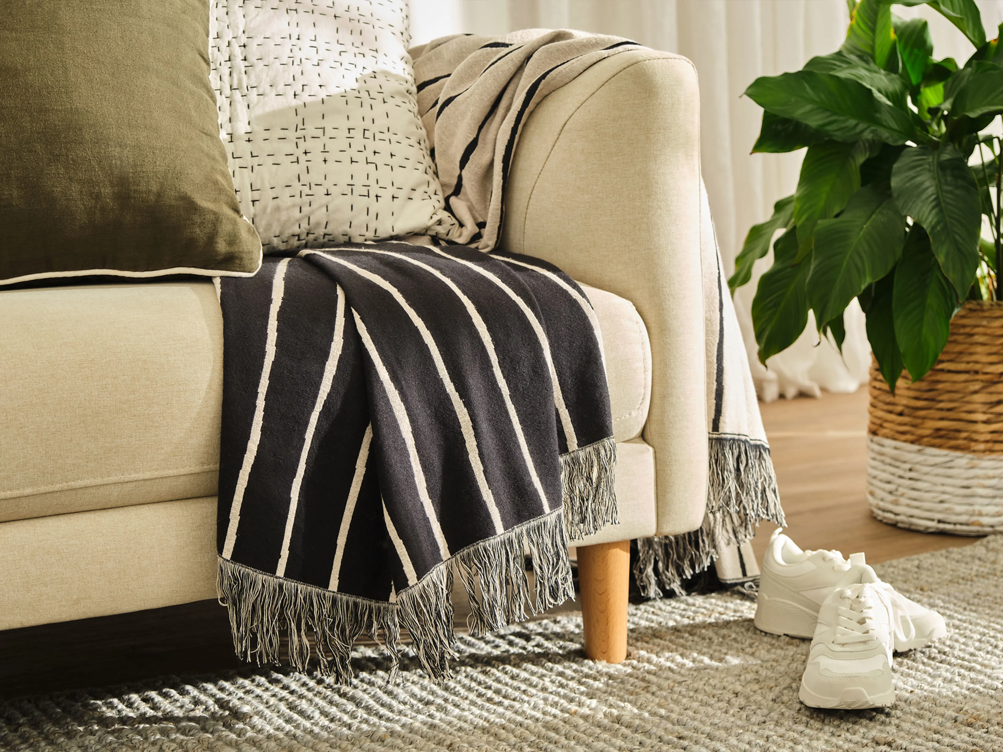 Barossa Throw Lifestyle 1