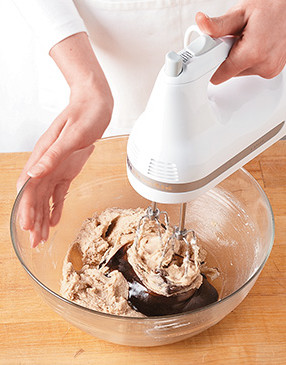 To make sure the beer syrup is evenly distributed, use a hand mixer to incorporate it into the dough.