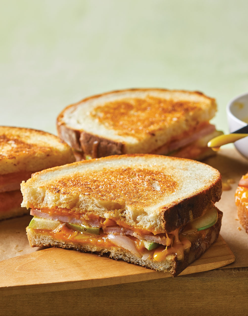 Grilled Ham, Apple & Cheddar Sammie