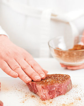 Spice-Rubbed-Steaks-with-Bell-Pepper-Relish-Step2