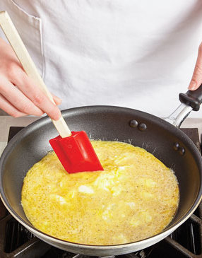 American-Style-Scrambled-Eggs-Step1