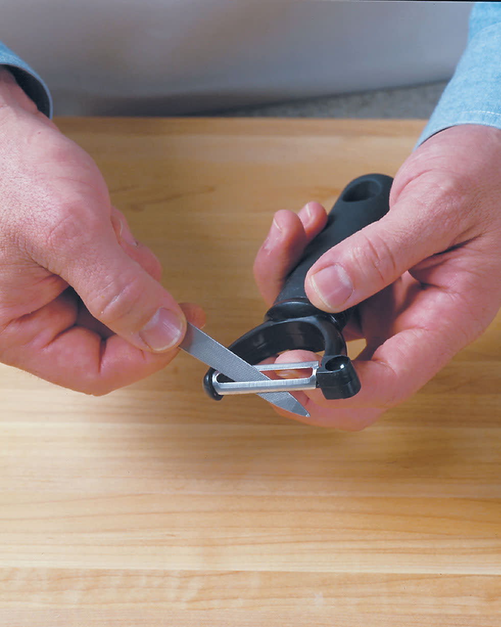 Tips-How-to-Sharpen-Vegetable-Peeler