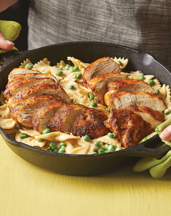 Skillet Chicken Alfredo with Green Peas