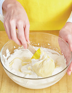 Cream-Puffs-with-Lemon-Cream-Step1