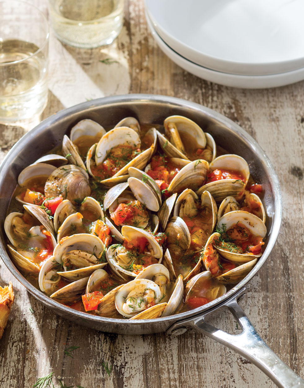 Clams in Tomato-White Wine Broth