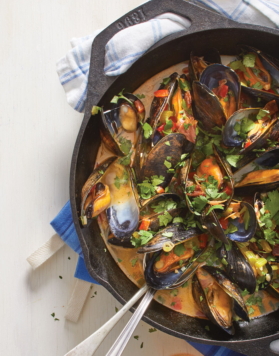Grilled Cajun Mussels with beer & cilantro