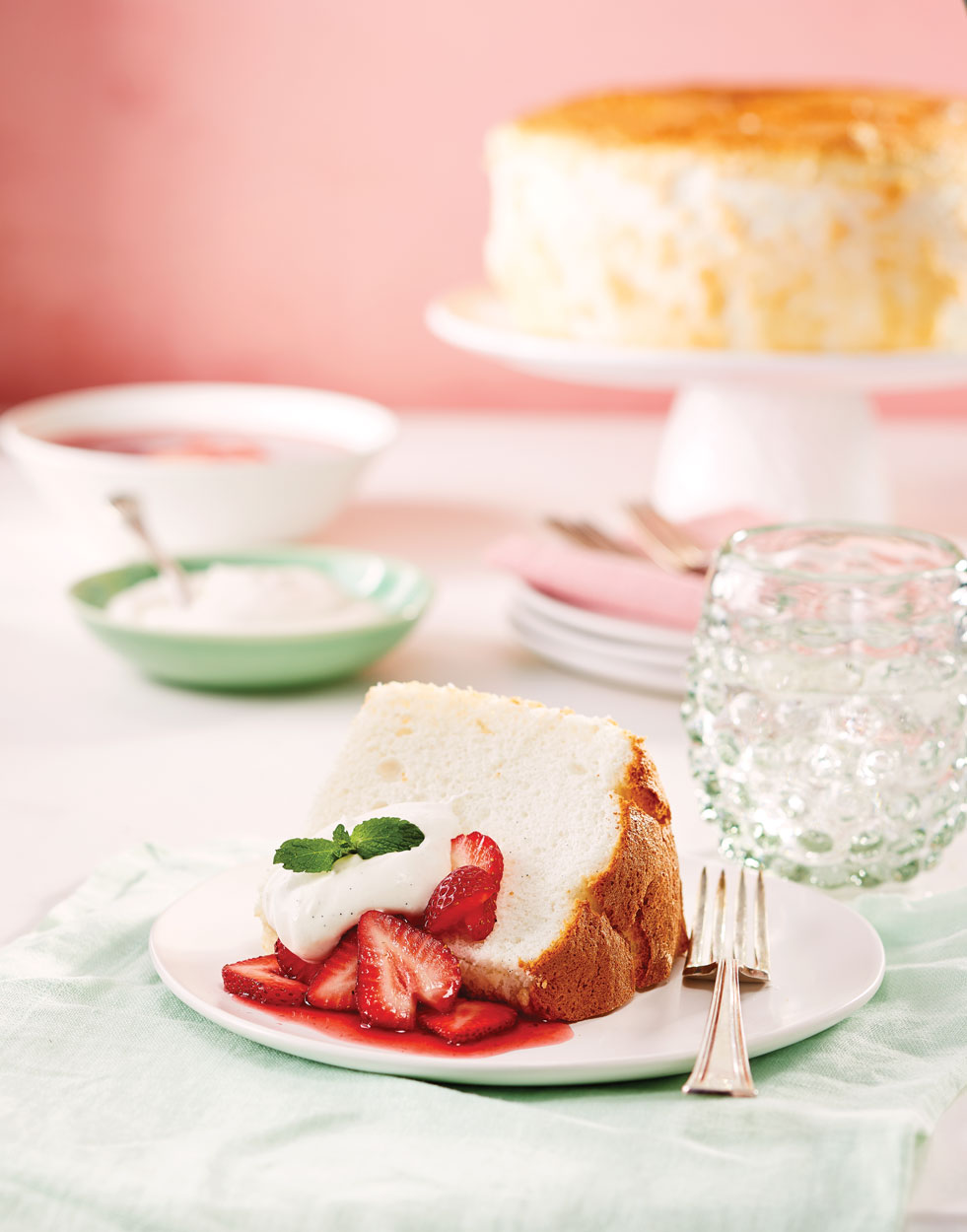 Featured image of post Recipe of Angel Food Cake With Strawberries And Whipped Cream