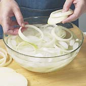 Soak the onion slices in cold water to dilute the sulfur content, turning them sweet and mild.