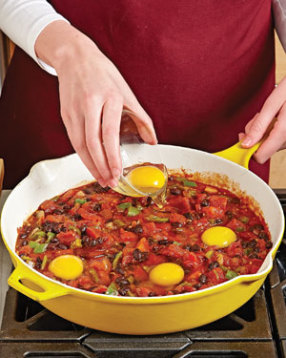 Eggs-in-Tomato-Sauce-with-Black-Beans-Step2