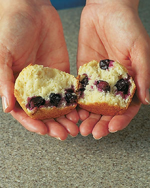 Tips-How-to-Keep-Berries-from-Sinking-in-Muffins1