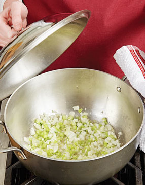 Quick-and-Creamy-Tomato-Soup-with-Celery-Step1