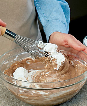 Tips-How-to-Fold-Ingredients-for-Baking-with-Whisk