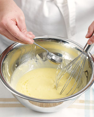 Degreasing hollandaise sauce with warm water
