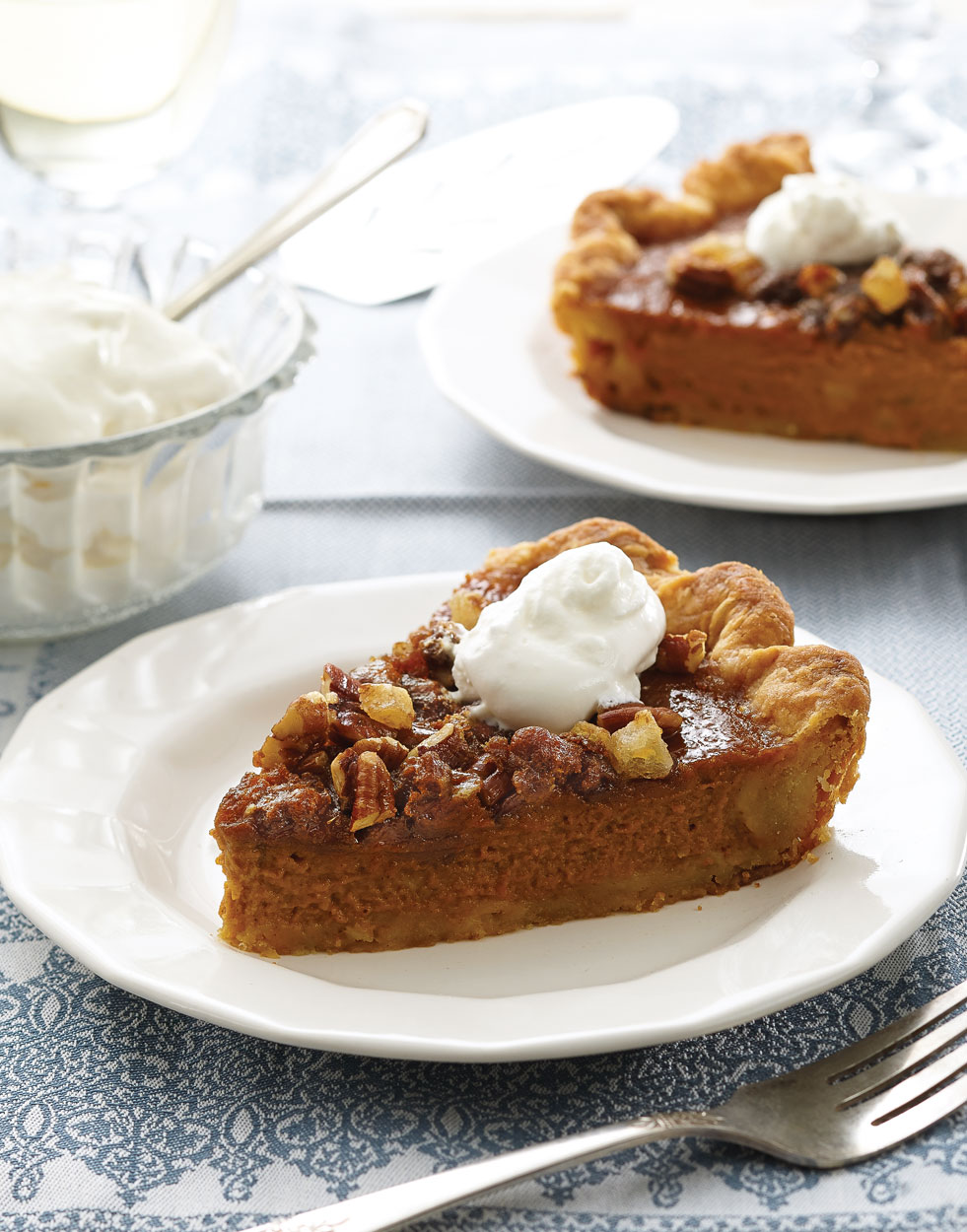 Gingerbread-Pumpkin Pie with Streusel Topping