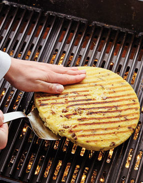 Grilled-Cornmeal-Cake-with-Pecans-Step2