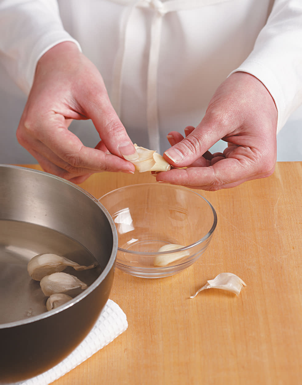 How to Easily Peel Garlic by Blanching