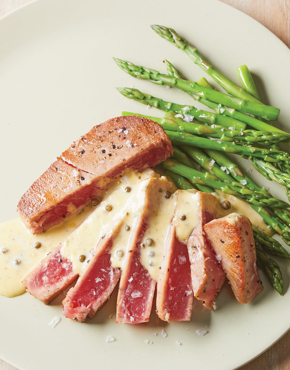 Seared Pepper Tuna with green peppercorn hollandaise