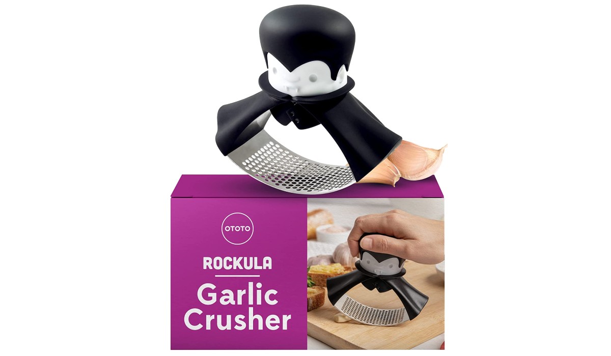 Gracula Garlic Crusher by OTOTO - Garlic Mincer, Works on Herbs, Ginger,  Nuts, Chili - Garlic Grinder, Funny Kitchen Gadgets, Cooking Gifts, Cool