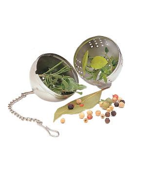 With the Inox Tea Infuser Blender Sieve Herbs, you can prepare hot or cold  teas easily and quickly.