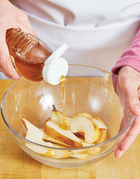 Pan-Roasted-Pork-Chops-with-Glazed-Pears-Step1