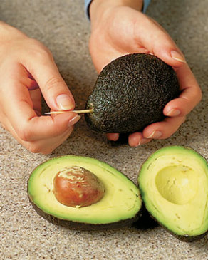 Tips-An-Easy-Way-to-Test-Avocados-for-Ripeness
