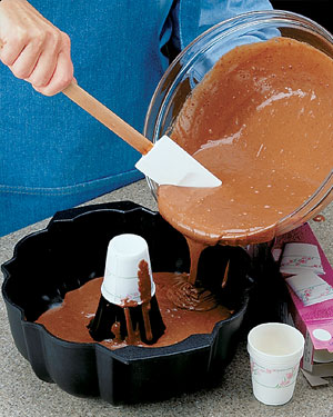 Tips-Mess-Free-Pouring-for-Bundt-Pans