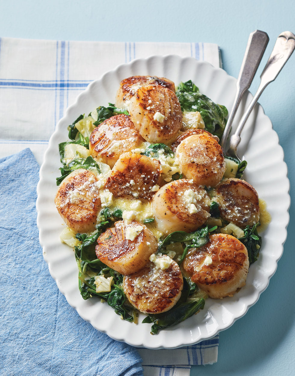 Greek Scallops & Spinach with oil and lemon sauce