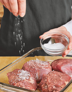 Dry-Brined-Peppered-Filet-Mignons-and-Cutting-Board-Sauce-Step1