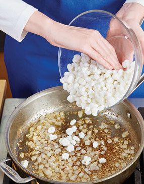 Sauteed-Hominy-with-Bacon-and-Tomato-Step1