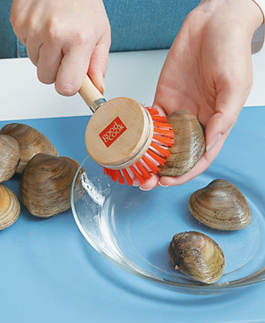 How to Clean Clams