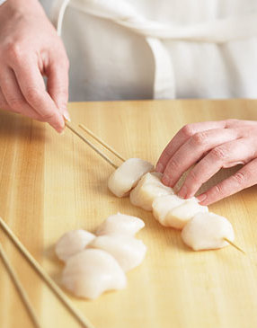 Bacon-Tomato-and-Scallop-Kebabs-Step3