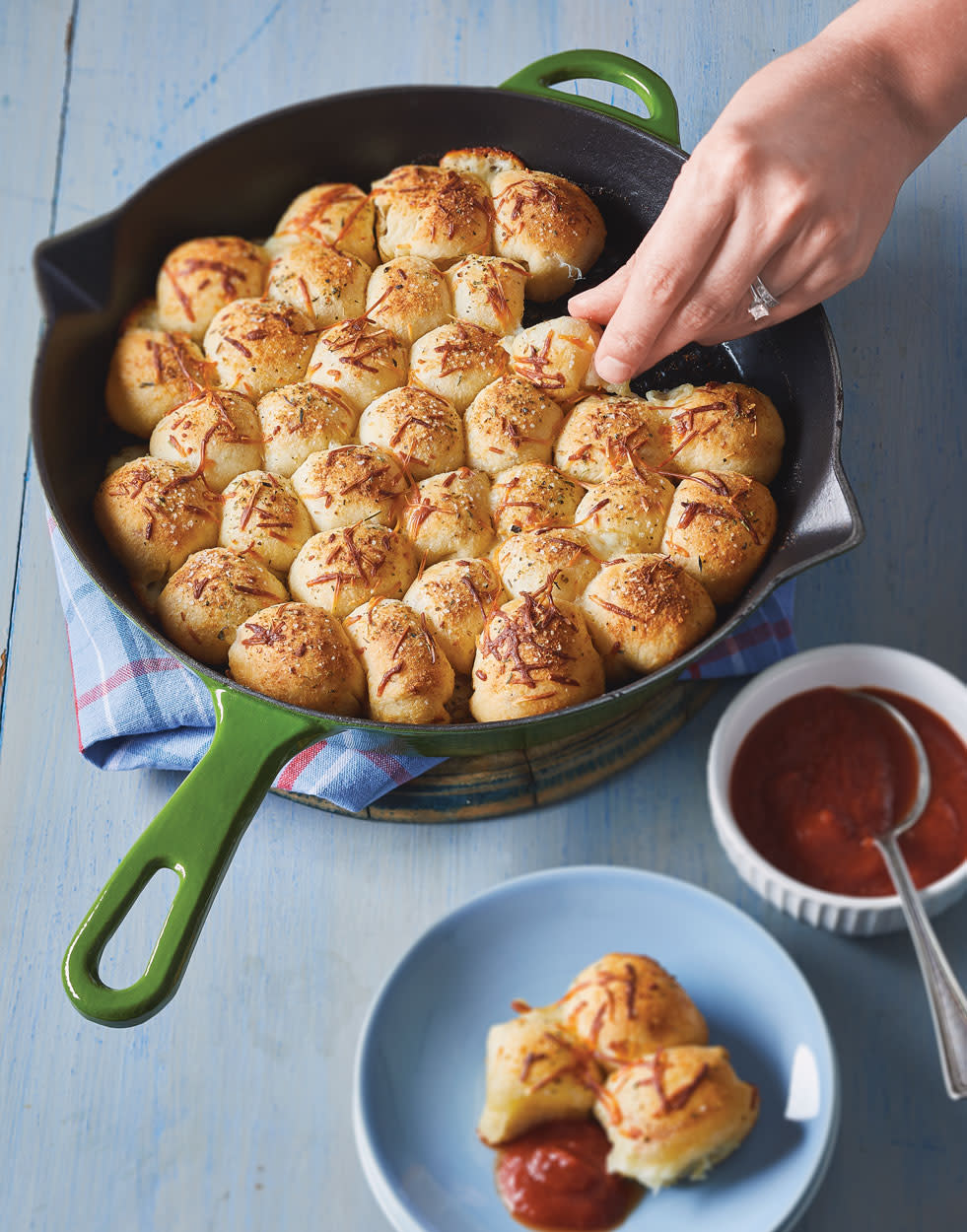 Cheesy-Pull-Apart-Bread-Lead