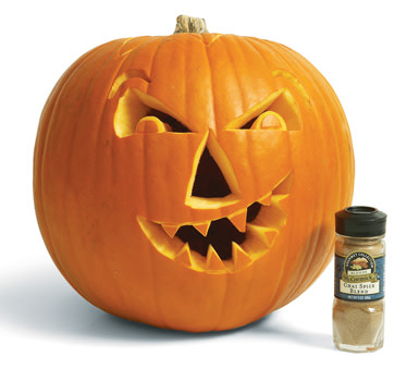 How to Make a DIY Pumpkin Candle With Your Favorite Spices