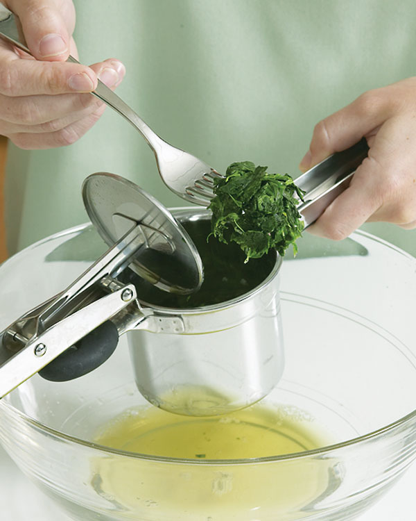 How to Easily Squeeze Spinach Dry