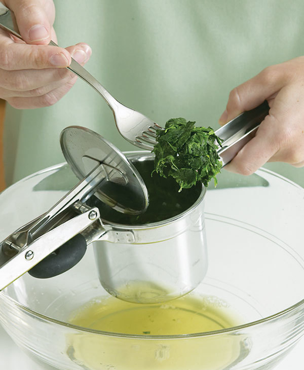 How to Easily Squeeze Spinach Dry
