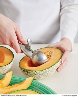 How to Remove Seeds From a Melon