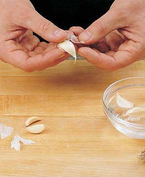 How to Easily Peel Garlic Without Smashing
